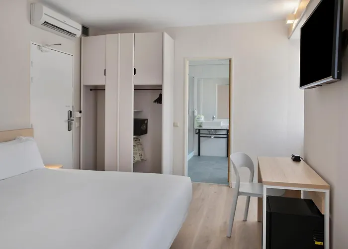 菲盖拉达福什宜必思酒店 3*