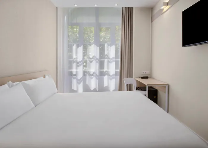 菲盖拉达福什宜必思酒店