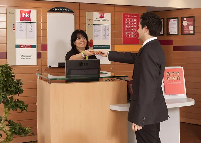 菲盖拉达福什宜必思酒店