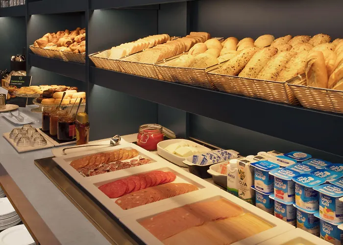 菲盖拉达福什宜必思酒店 3*