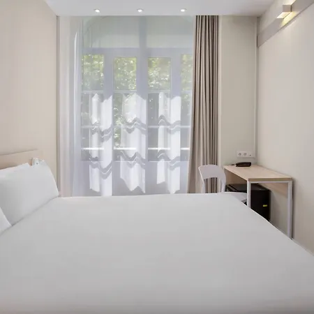 إيبيس فيجويرا دا فوز 3*